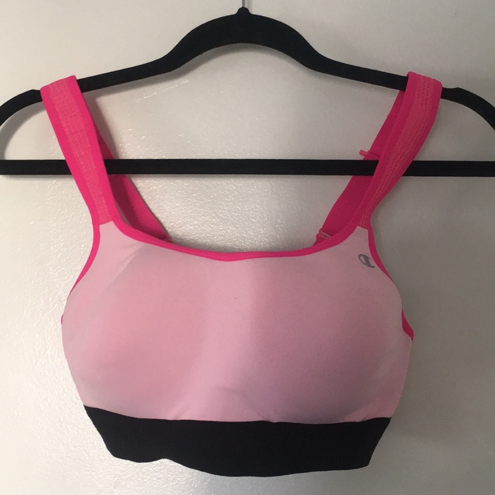 Pink champion sports bra!